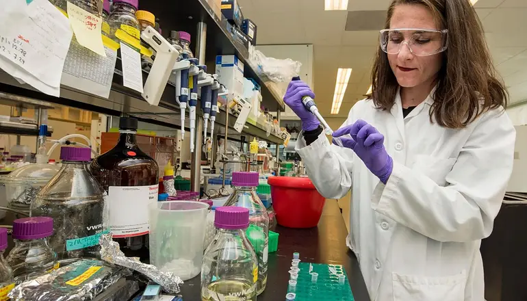 La carrera hacia la cura del coronavirus: los tratamientos en evaluación y su avance