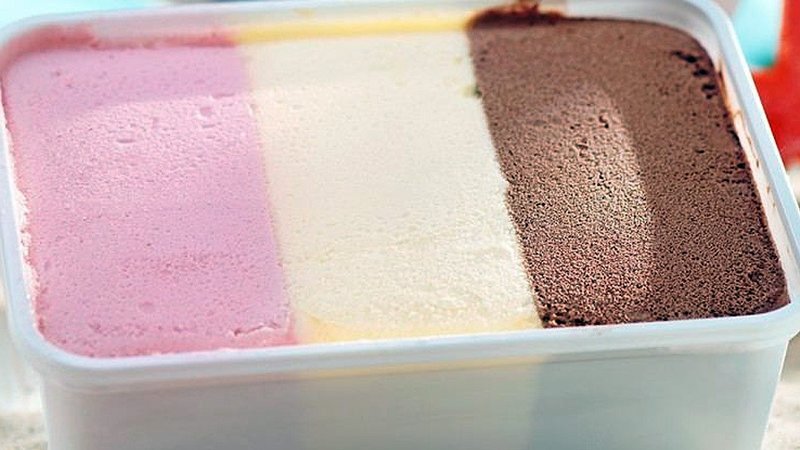 La Anmat prohibió la venta de un helado tricolor por la presencia de una bacteria
