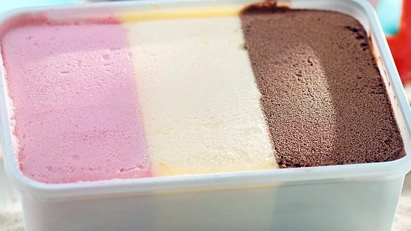 La Anmat prohibió la venta de un helado tricolor por la presencia de una bacteria