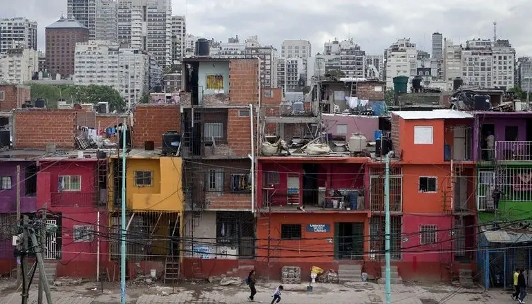 Curas villeros exigen medidas urgentes para los barrios por el coronavirus