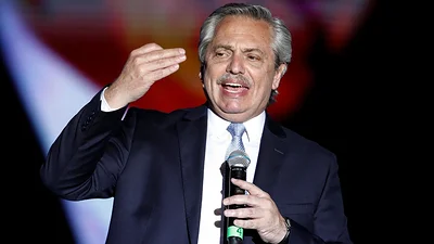 El contundente mensaje de Alberto Fernández a Paulo Vilouta sobre la cuarentena: "Lo que no entre por la razón entrará por la fuerza" El contundente mensaje de Alberto Fernández a Paulo Vilouta sobre la cuarentena: "Lo que no entre por la razón entrará por la fuerza"