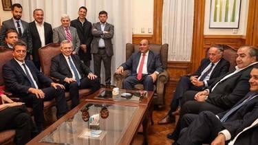 Gobernador riojano dona su sueldo por el coronavirus