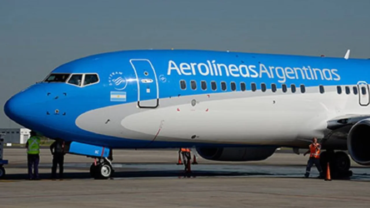 Aerolineas Argentina afirmó que los vuelos de repatriación serán "más espaciados"