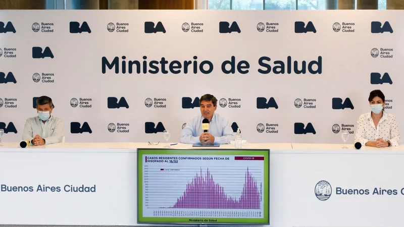 Fernán Quirós en conferencia de prensa. 