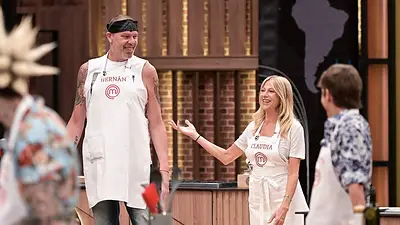 Podría nacer un romance entre Hernán Montenegro y Claudia Fontán en MasterChef Celebrity 2 Podría nacer un romance entre Hernán Montenegro y Claudia Fontán en MasterChef Celebrity 2
