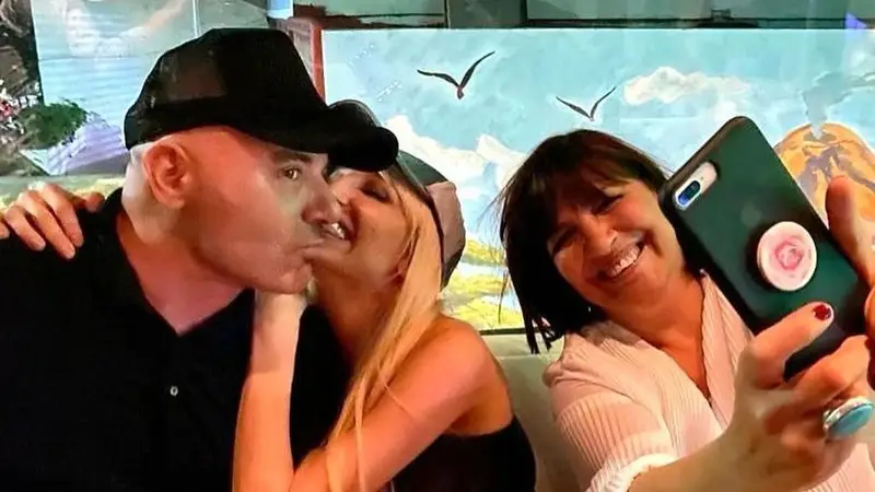 Bomba en MasterChef Celebrity: Vicky Xipolitakis y Germán Martitegui se mostraron juntos en el cumpleaños de Donato de Santis Bomba en MasterChef Celebrity: Vicky Xipolitakis y Germán Martitegui se mostraron juntos en el cumpleaños de Donato de Santis