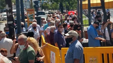 Vacunación en el Luna Park: qué dijo la Ciudad tras la escandalosa jornada