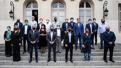 Intendentes del Frente de Todos salieron a apoyar la vacunación en Provincia Intendentes del Frente de Todos salieron a apoyar la vacunación en Provincia