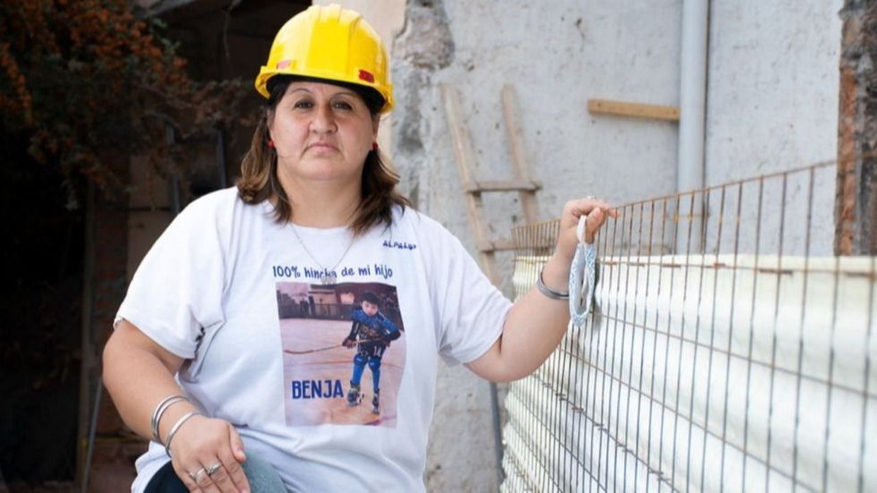 A los 19 construyó su casa y ahora lidera una cooperativa de albañiles
