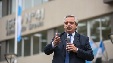 Alberto, sobre la agresión en Chubut: "Los violentos tiran piedras, nosotros obras"