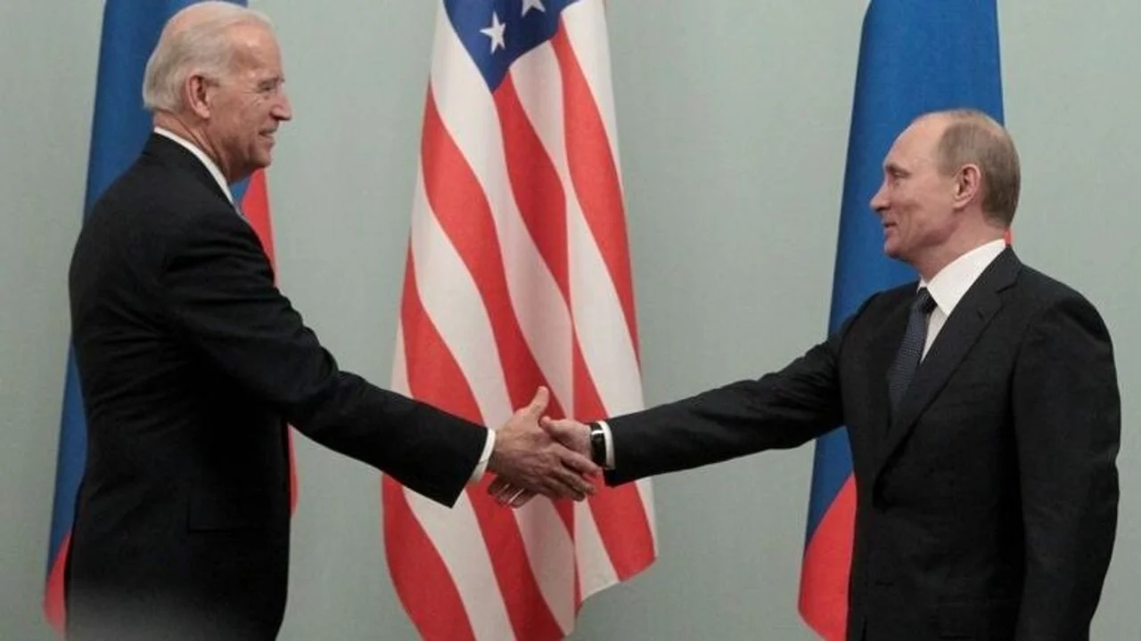 Joe Biden tildó de "asesino" a Vladimir Putin y amenazó que "pagará por sus actos"