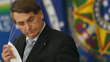 Crisis en Brasil: renuncias y estallido sanitario acorralan a Bolsonaro