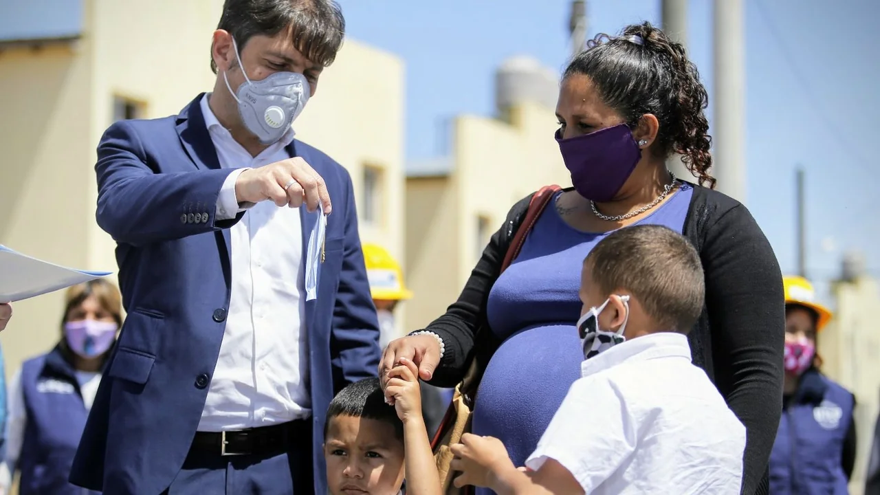 Kicillof continúa con la entrega de viviendas por la provincia de Buenos Aires 