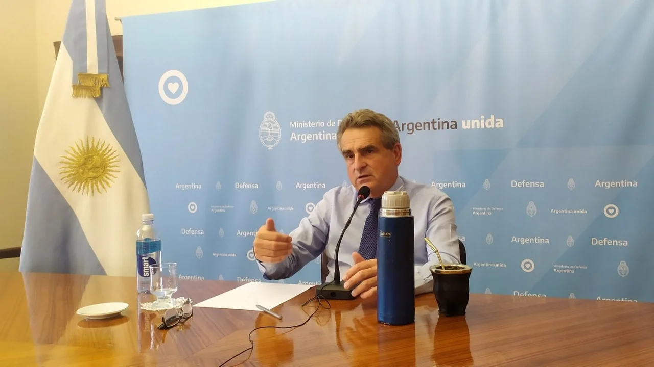 "De Berni tiene que hacerse cargo Kicillof": Agustín Rossi respaldó a Sabina Frederic
