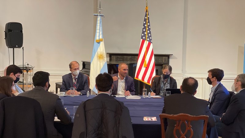 Guzmán se reunió en Nueva York con representantes de fondos de inversión