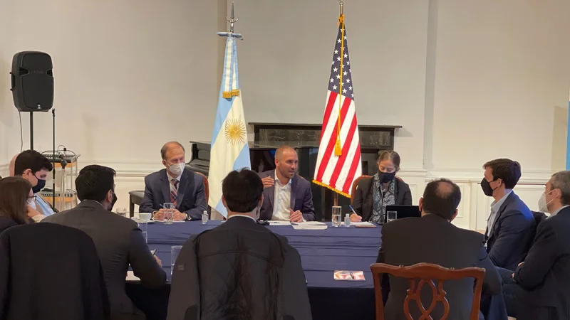 Guzmán se reunió en Nueva York con representantes de fondos de inversión