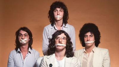 Después de 40 años aparecen imágenes inéditas de un recital de Serú Girán en La Rural Después de 40 años aparecen imágenes inéditas de un recital de Serú Girán en La Rural