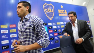 Reapareció Angelici: destrozó a Riquelme y bancó a Tevez