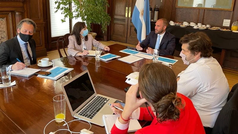 Guzmán se reunió con directivos del FMI para avanzar en un acuerdo