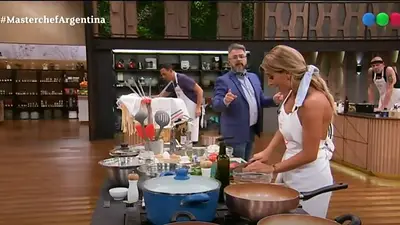 Donato De Santis enojado con Sol Pérez por la preparación de la salsa para sus fideos en MasterChef Celebrity Donato De Santis enojado con Sol Pérez por la preparación de la salsa para sus fideos en MasterChef Celebrity