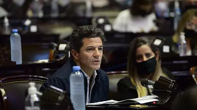Un funcionario cruzó a diputado macrista y lo dejó expuesto por el impuesto a las Ganancias Un funcionario cruzó a diputado macrista y lo dejó expuesto por el impuesto a las Ganancias