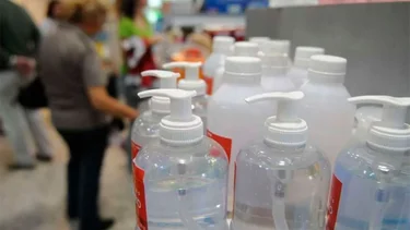 La ANMAT prohibió una importante marca de alcohol etílico