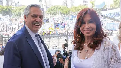 Alberto Fernández defendió a Cristina Kirchner tras la sentencia: "Ha sido condenada una persona inocente" Alberto Fernández defendió a Cristina Kirchner tras la sentencia: "Ha sido condenada una persona inocente"