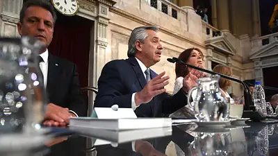 Imprevista cumbre entre Alberto Fernández, Cristina Kirchner y Sergio Massa Imprevista cumbre entre Alberto Fernández, Cristina Kirchner y Sergio Massa