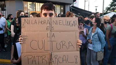 Violación grupal: detuvieron a seis varones por abusar de una mujer en Palermo Violación grupal: detuvieron a seis varones por abusar de una mujer en Palermo
