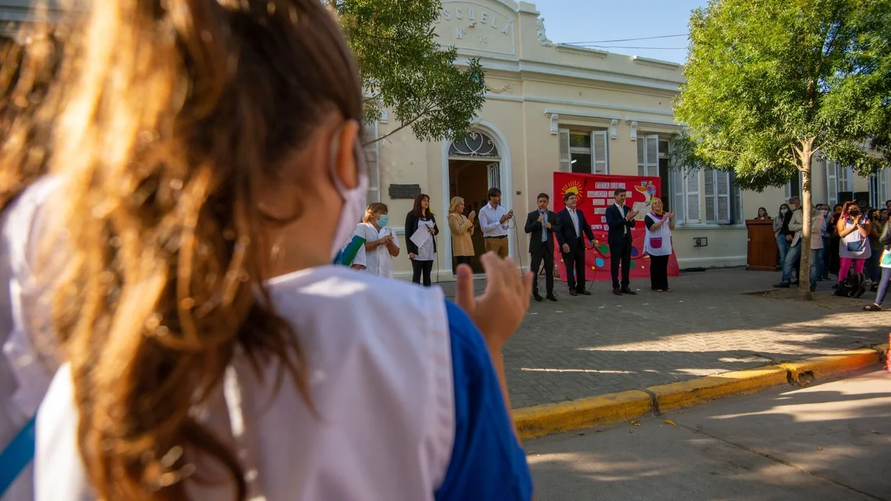 Antes del invierno, invierten más de $300 millones en escuelas para obras de gas
