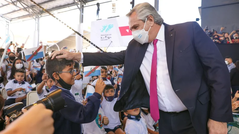 Ciclo lectivo 2022: Alberto confirmó un millón más de computadoras para este año