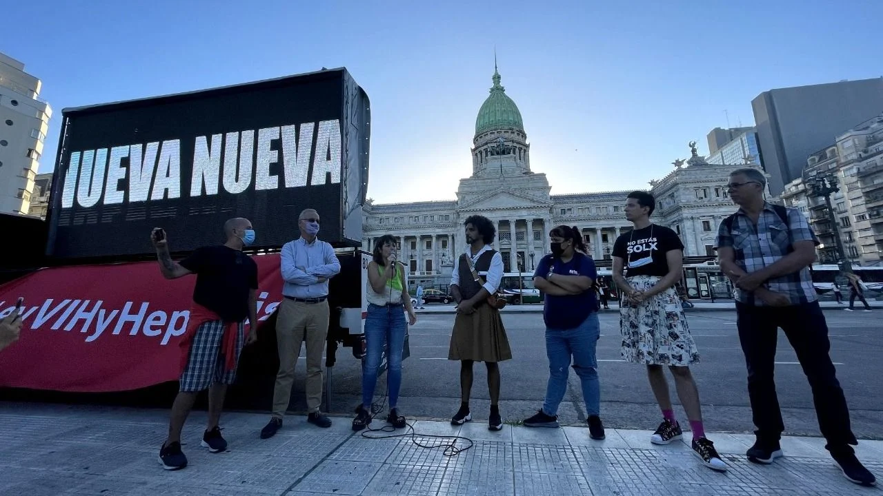 Personas con VIH reaccionaron a la justificación del Ministerio de Salud por el ajuste: "Incumplen la ley"