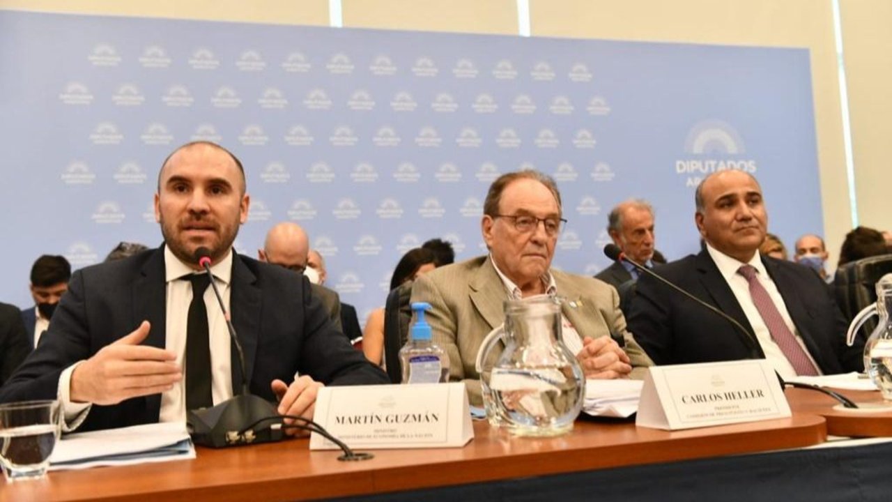 Guzmán aseguró que acuerdo con FMI contiene programa para "la recuperación y la baja de la inflación"