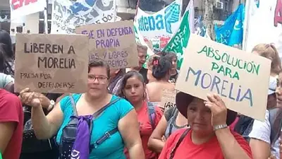 Absolvieron a una víctima de violencia de género acusada de matar a su expareja Absolvieron a una víctima de violencia de género acusada de matar a su expareja