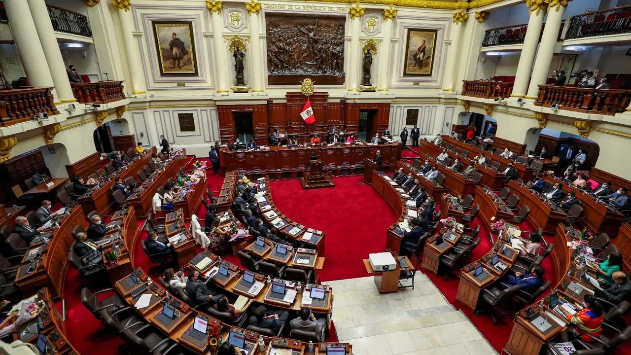 Nueva crisis en Perú: destituyeron a la presidenta del Congreso