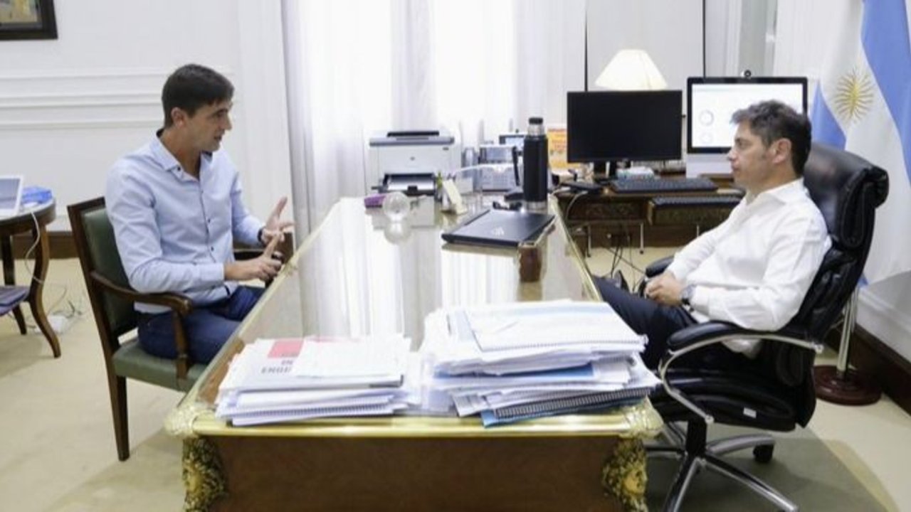 Axel Kicillof se reunió con el diputado nacional Iparraguirre para analizar obras en Tandil