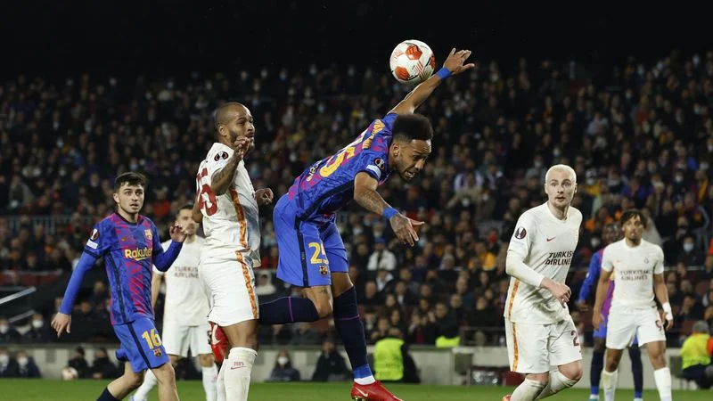 El Barça no consigue imponerse al Galatasaray y el Rangers supera al Estrella Roja