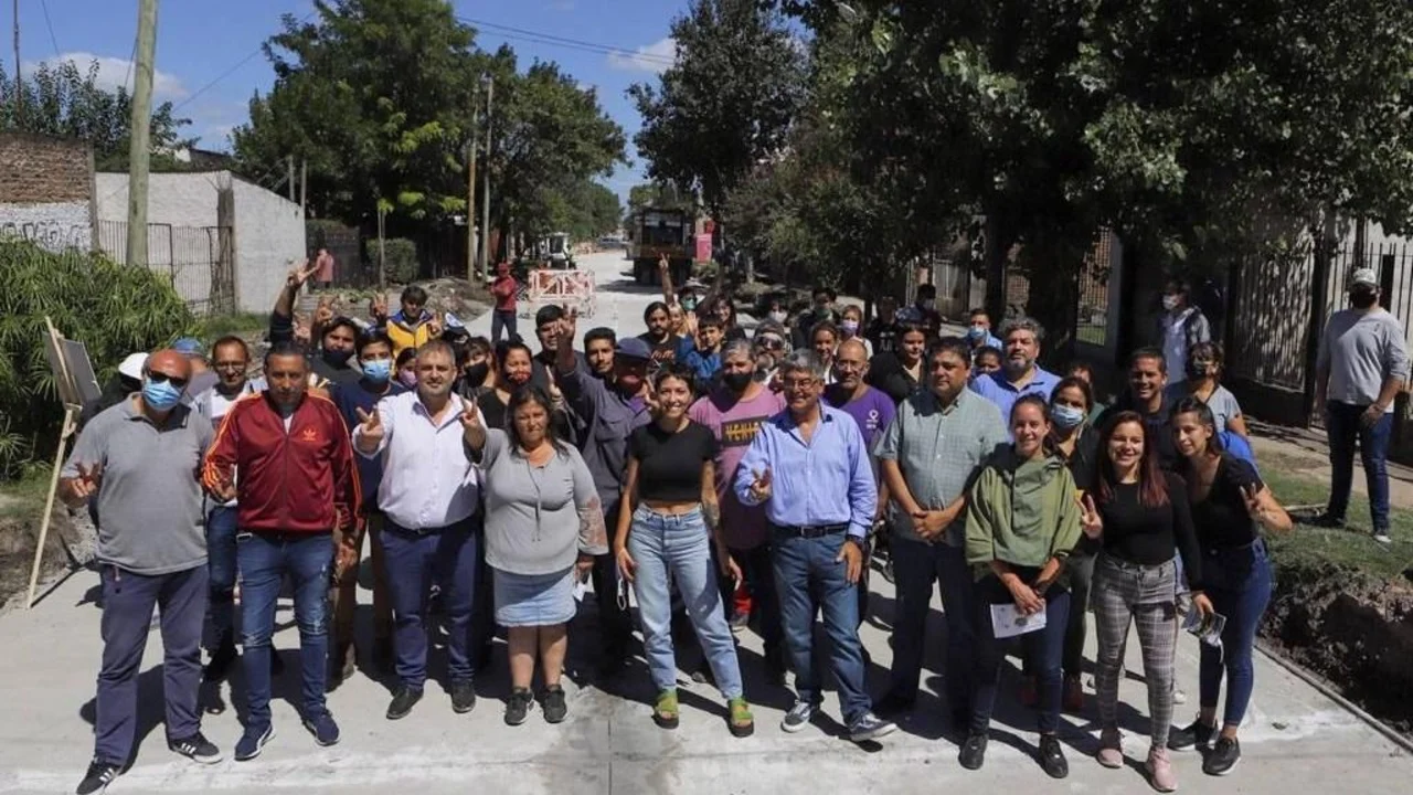 Quilmes: Mayra Mendoza supervisó obras de pavimentos