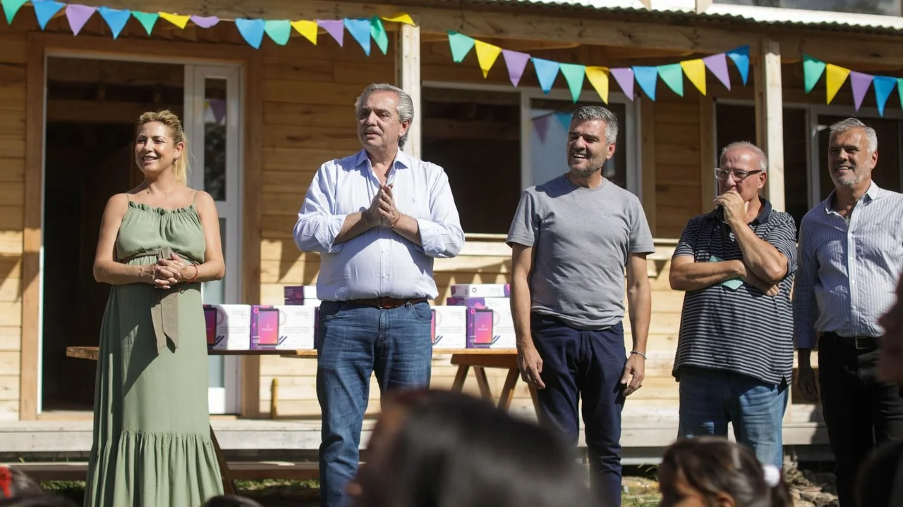 Alberto Fernández visitó un hogar de niños: "Somos un pueblo maravilloso"