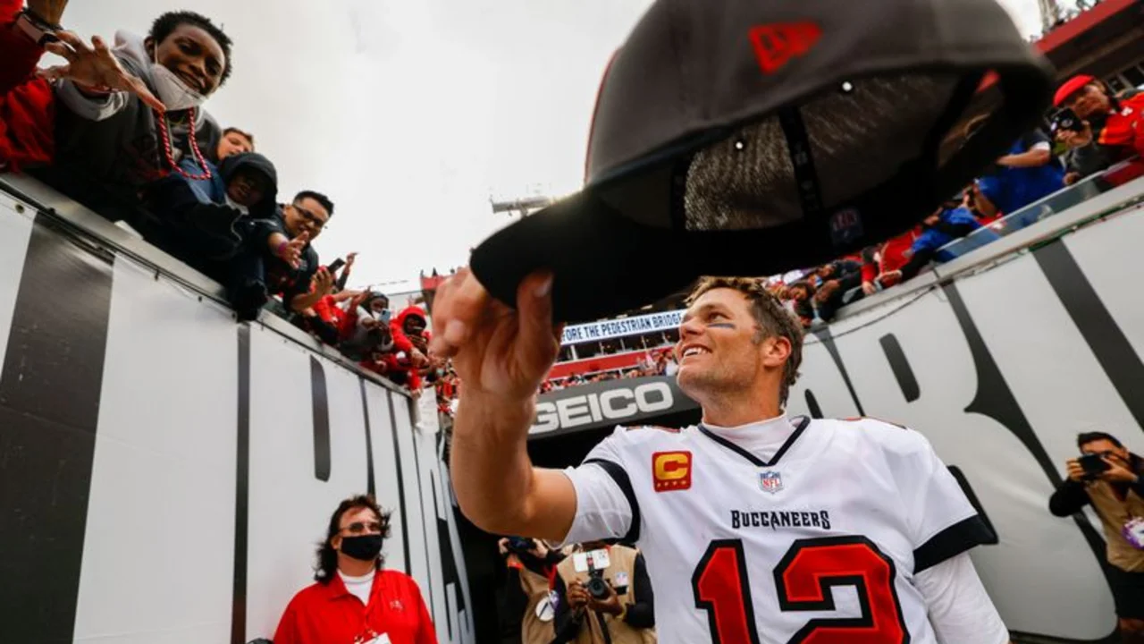 Tom Brady sale del retiro, dice que jugará para Tampa la próxima temporada de NFL