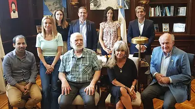 Legisladores cercanos a CFK se reunieron con un ferviente crítico de la deuda con el FMI Legisladores cercanos a CFK se reunieron con un ferviente crítico de la deuda con el FMI