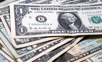 El dólar blue subió un peso y cerró a $ 394 | Cotizaciones
