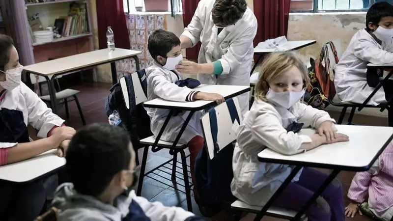 PBA analiza quitar el uso de barbijos de las aulas: a partir de cuándo