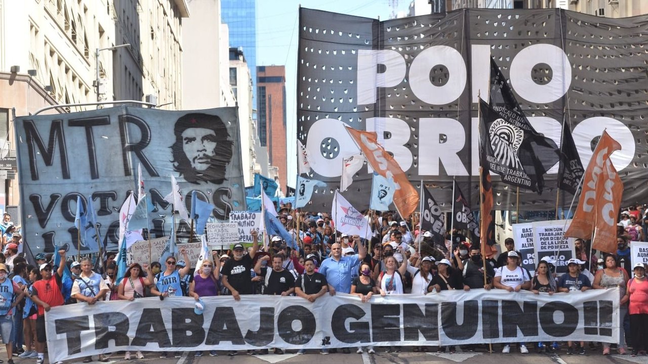 Movilización de la izquierda al Congreso en rechazo al acuerdo con el FMI
