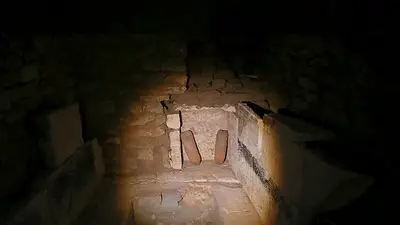 Arqueólogos descubren cinco tumbas en la necrópolis egipcia de Saqqara Arqueólogos descubren cinco tumbas en la necrópolis egipcia de Saqqara