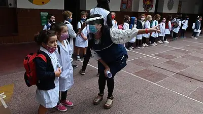 A partir de este lunes, no es más obligatorio el uso de barbijo en aulas de CABA A partir de este lunes, no es más obligatorio el uso de barbijo en aulas de CABA