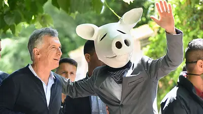 Macri definió qué es un avión: "Un taxi que vuela" Macri definió qué es un avión: "Un taxi que vuela"
