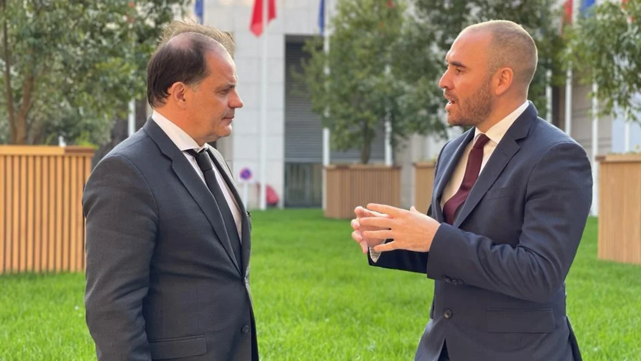 El Gobierno logró más tiempo para negociar con el Club de París y evitó el default