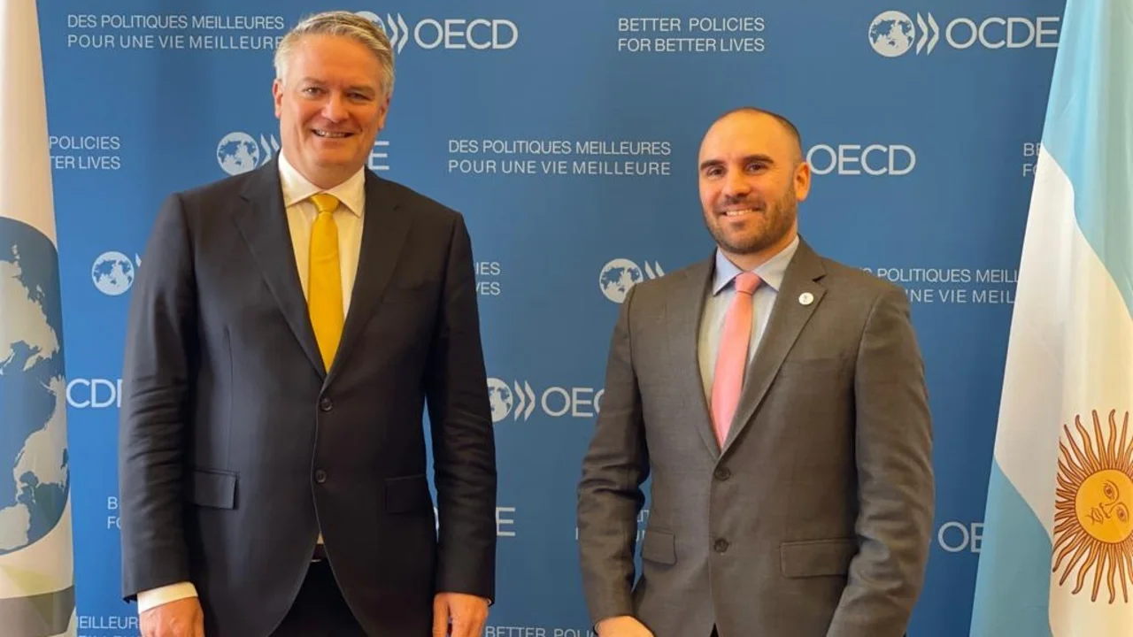 Martín Guzmán se reunió en París con el secretario General de la OCDE, Mathias Cormann