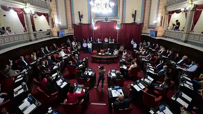 Legisladores de UP proponen limitar las reelecciones a los intendentes bonaerenses Legisladores de UP proponen limitar las reelecciones a los intendentes bonaerenses